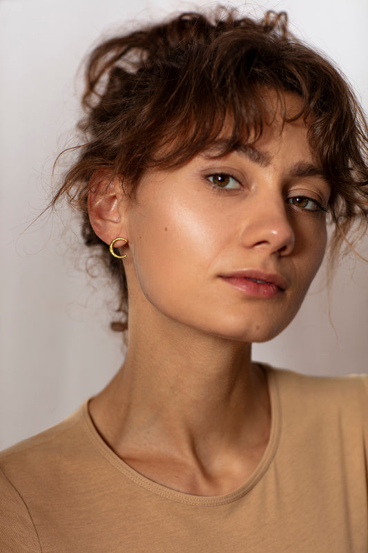 Onehe Luna Stud Earrings - Gold