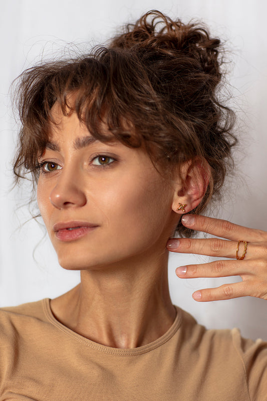 Onehe CrosscStud Earrings - Gold