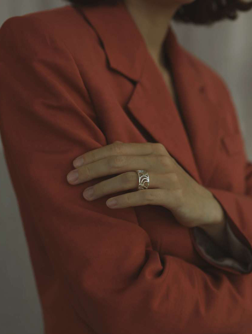 ANÍ Silver Ring on a finger