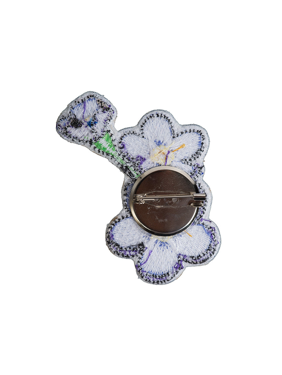Embroidered Pin Forgetmenot 1 back view