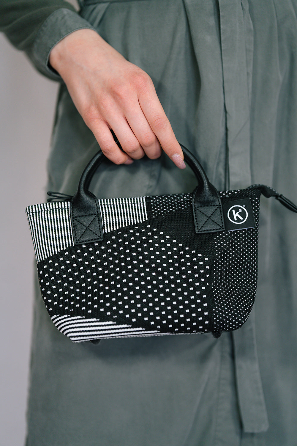 Berliner Black Minibag presentation mode