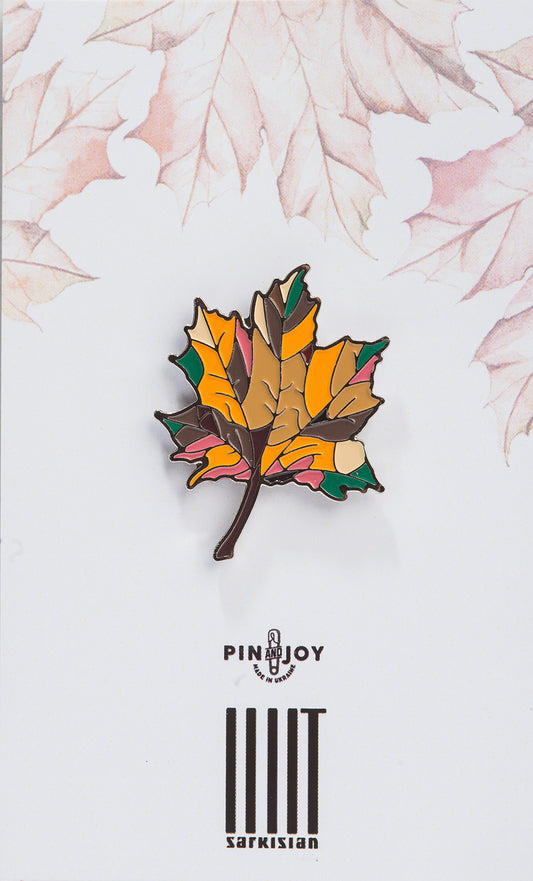 Enamel Pin Maple Leaf presentation mode