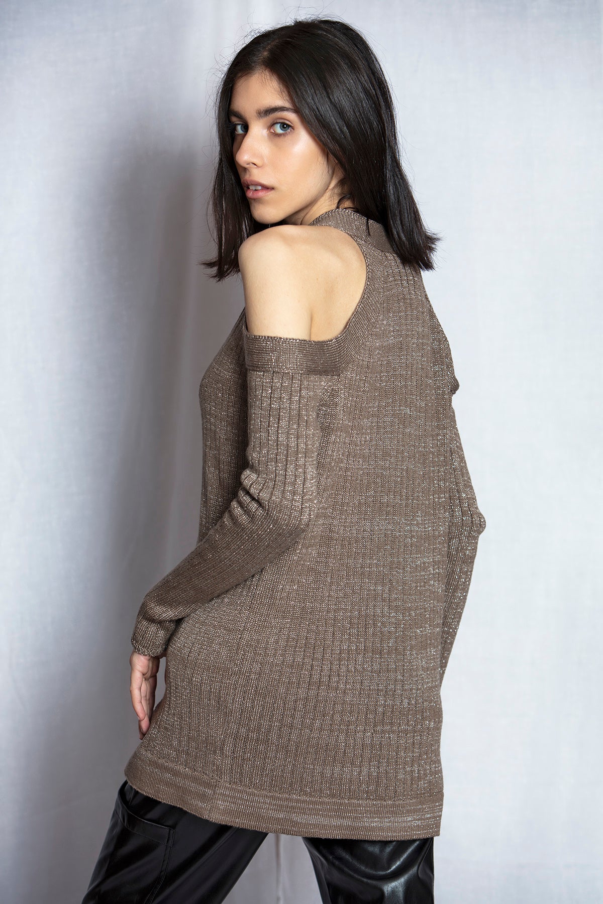 Cardigan from LOOM Weaving features cold-shoulder cutouts with lurex shine effect.