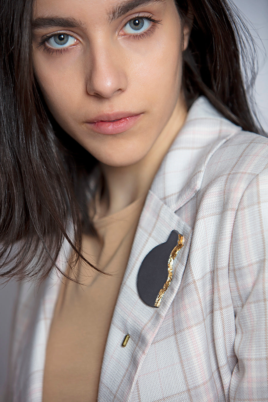 Ooloong brooch 1