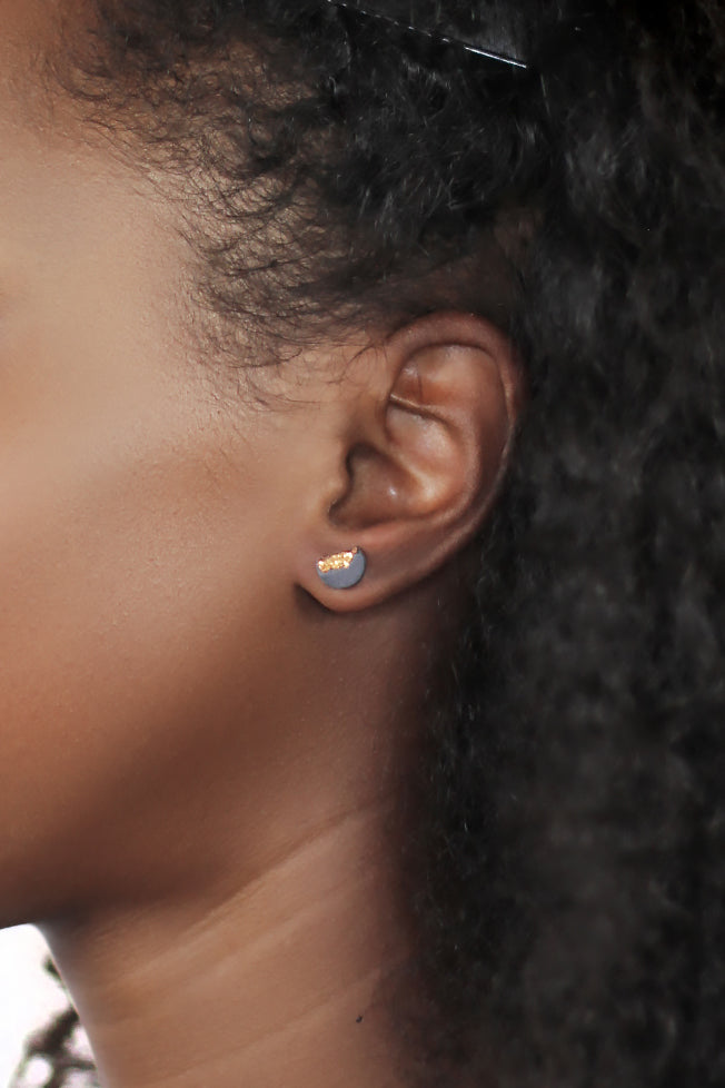 Ooloong Porcelain Tiny Studs