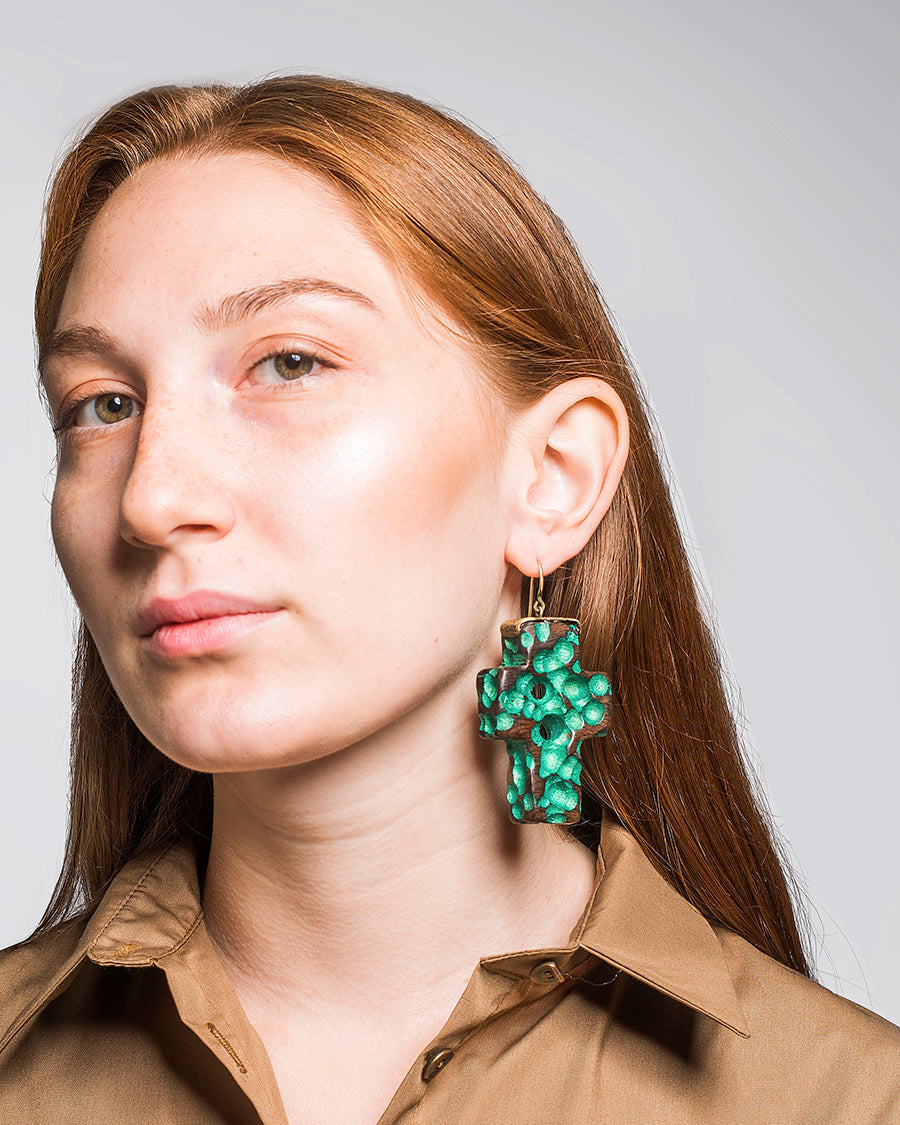 Soors-Earrings-Green-Crosses