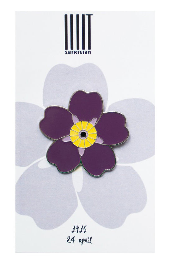 Enamel Pin Forget-me-not presentation mode