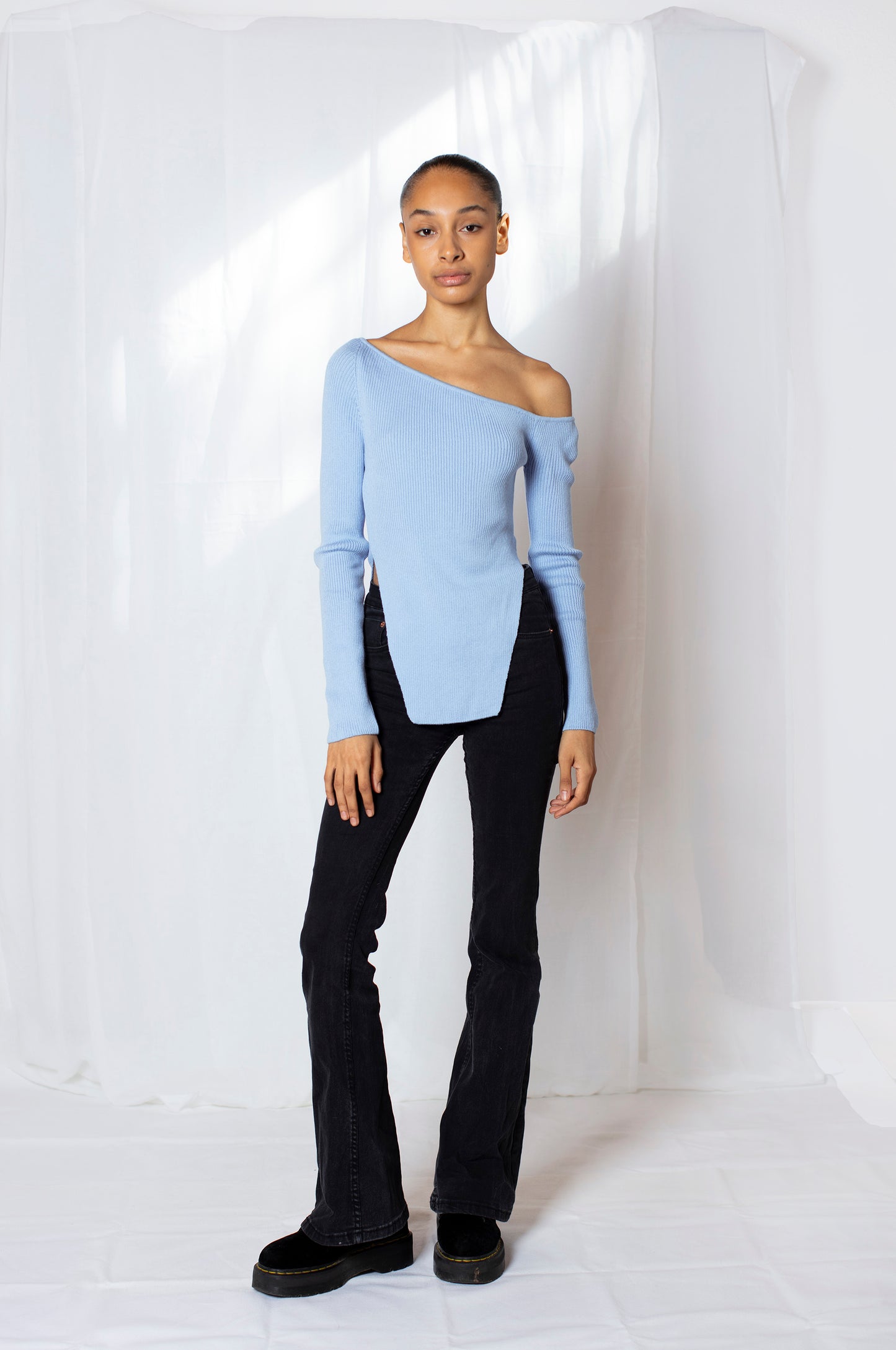Asymmetric Knit Top with Open Shoulder Blue and elegant neckline
