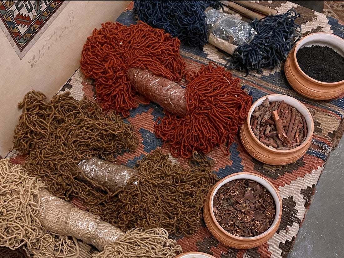 Natural dying components for carpets