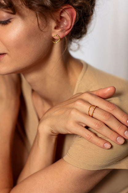 Onehe Luna Stud Earrings - Gold