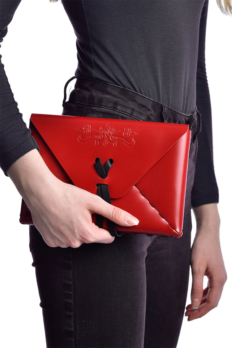 Anets-Collection-red-clutch