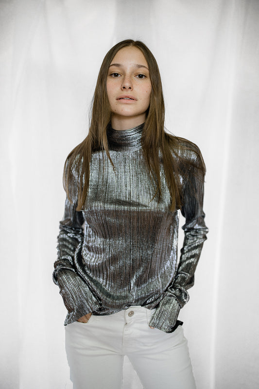 Pleated silver turtle neck