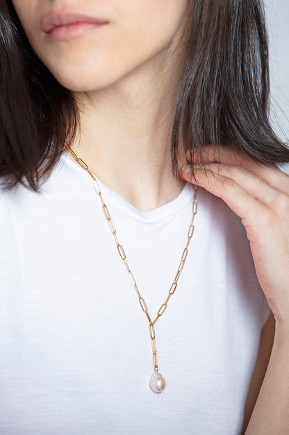 necklace is made from the elongated gold-tone chain links strung with river pearl