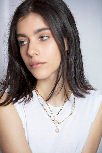 necklace is made from the elongated gold-tone chain links strung with river pearl