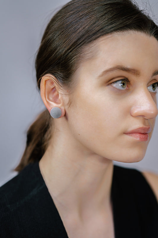 SOMA-Plusch-concrete- mini earrings