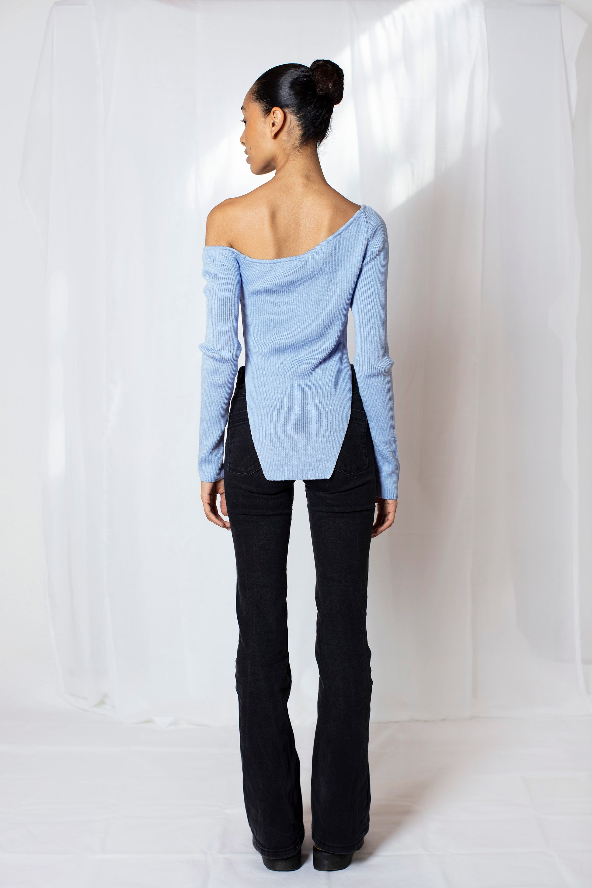 Asymmetric Knit Top with Open Shoulder Blue and elegant neckline